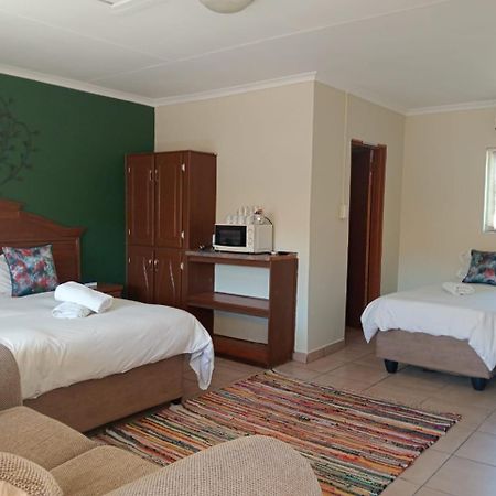 Villa De La Rosa Klerksdorp Eksteriør billede