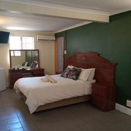 Villa De La Rosa Klerksdorp Eksteriør billede
