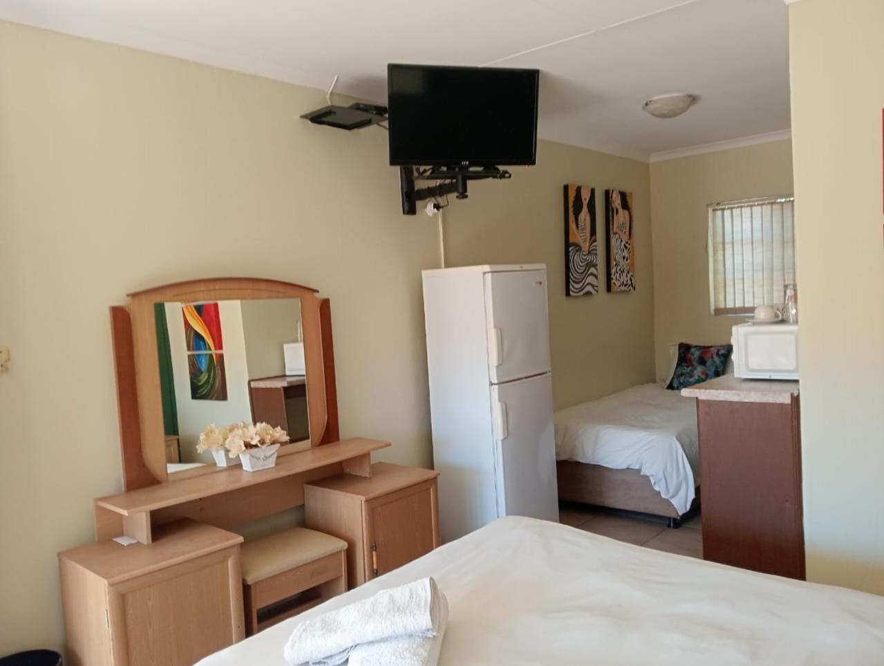 Villa De La Rosa Klerksdorp Eksteriør billede